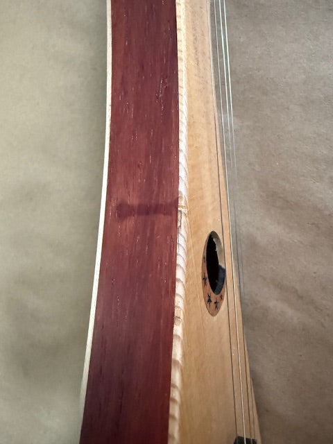 Ukulele, glue line